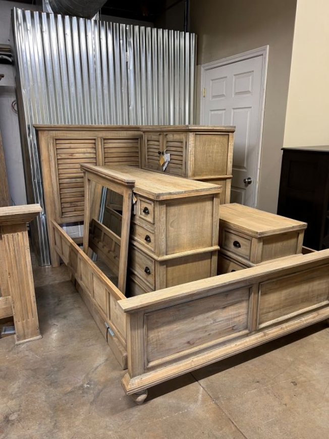 Picture of CHARLESTON KING BEDROOM SET